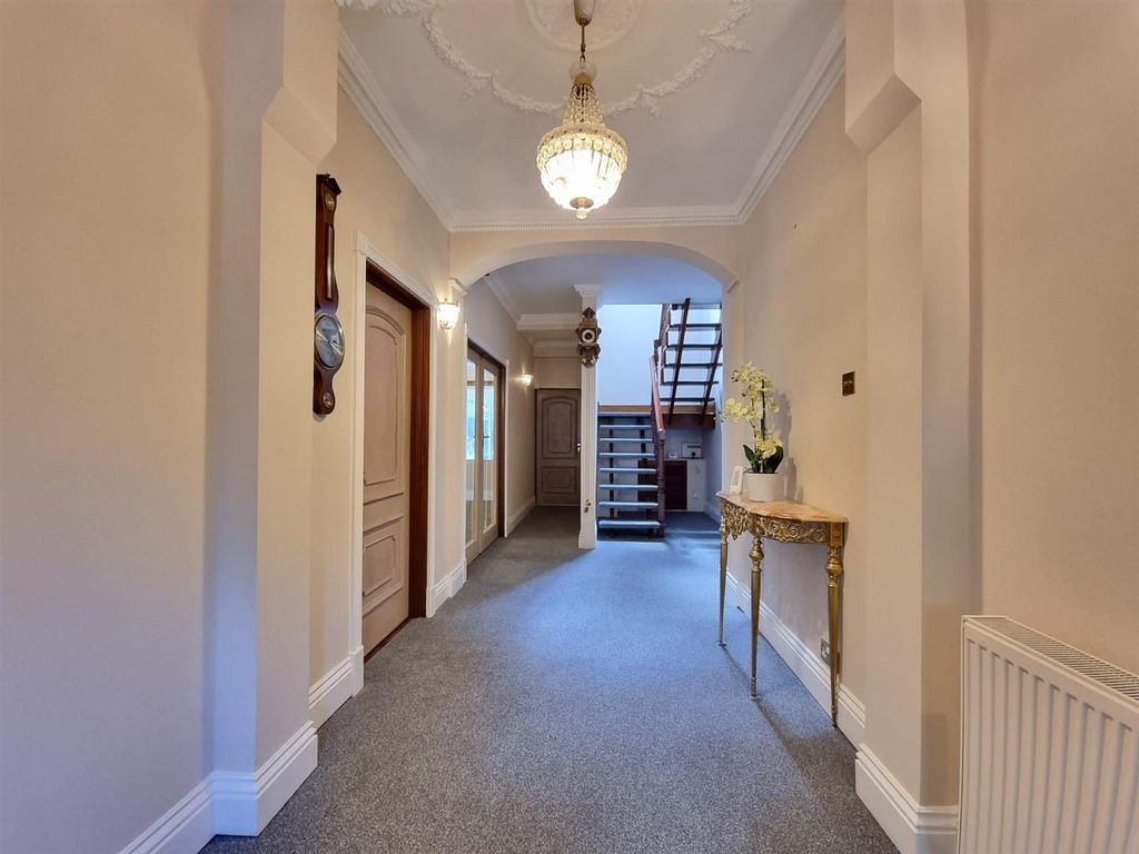 Property photo 3 of 40