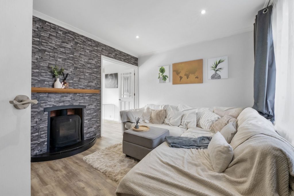 Property photo 3 of 18 5272632