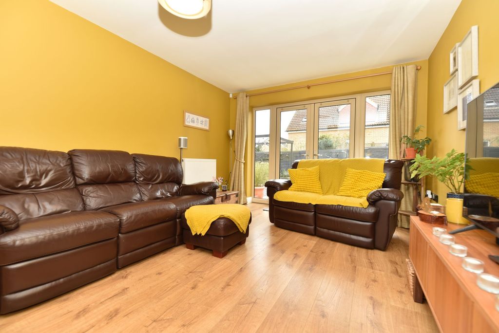 Property photo 3 of 32