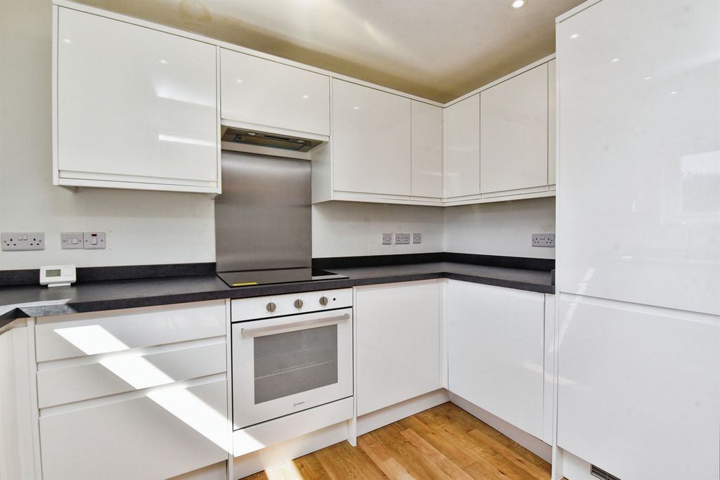 Property photo 2 of 11 Kitchen