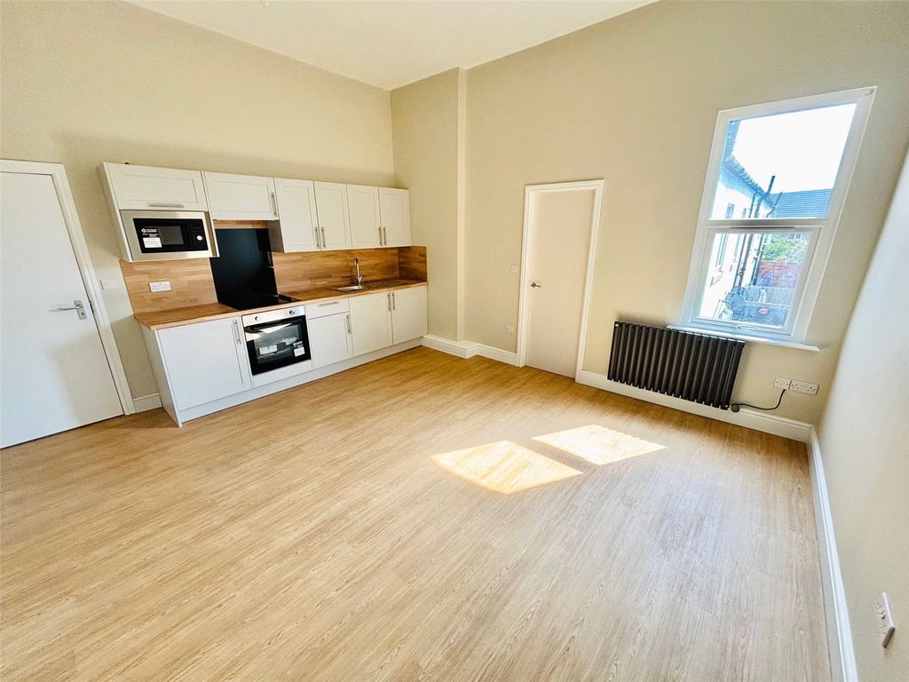 Property photo 1 of 4 Studio