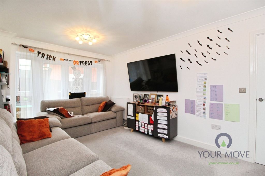 Property photo 2 of 20 Lounge