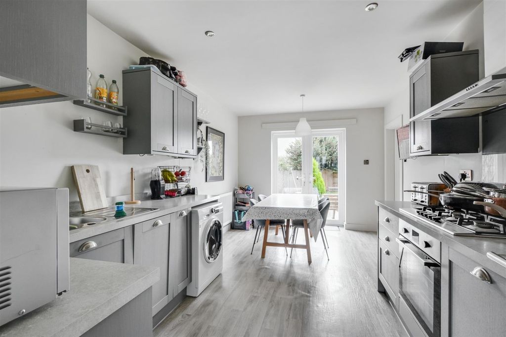 Property photo 3 of 22 Dining Kitchen