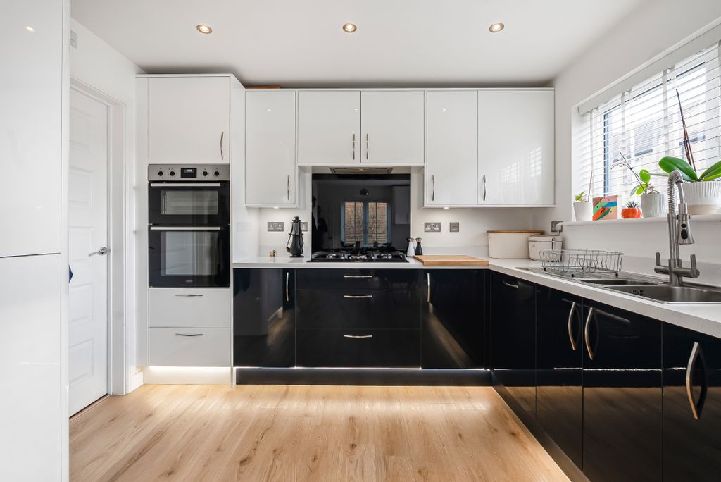 Property photo 3 of 35 2671194