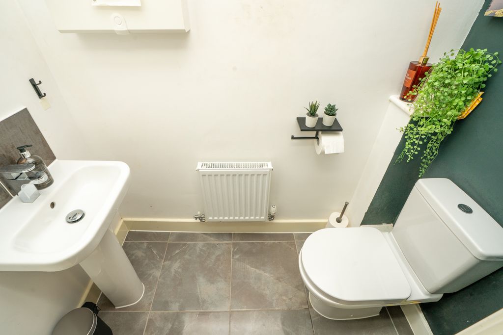 Property photo 3 of 15 15Bardenlane4