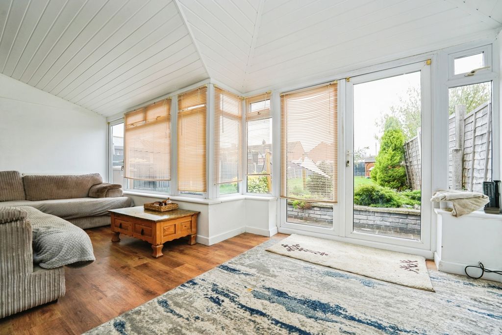 Property photo 2 of 17 Conservatory