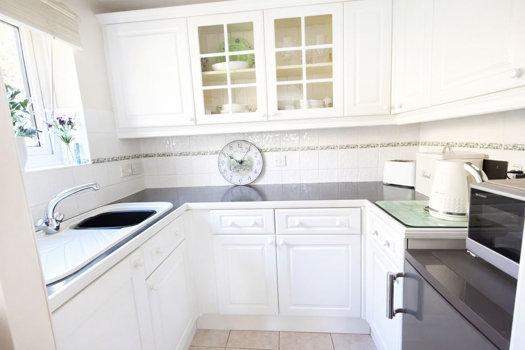 Property photo 3 of 12 Kitchen