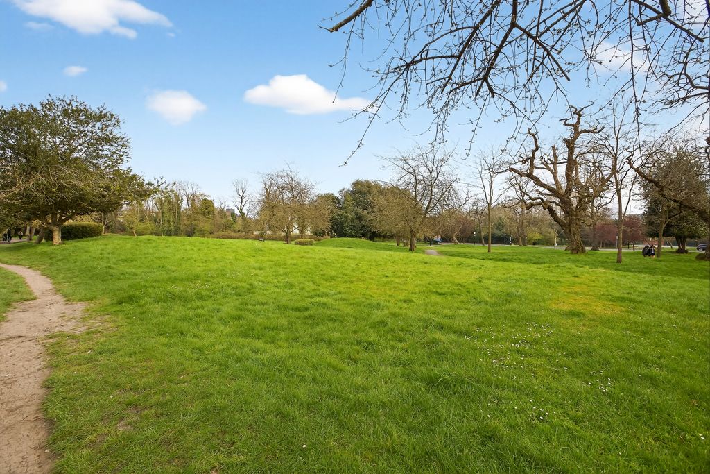 Property photo 3 of 17 Location