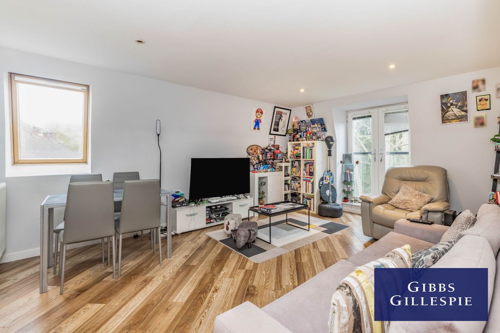 Property photo 2 of 11 2