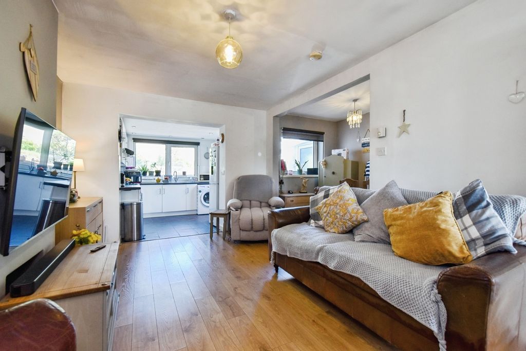 Property photo 3 of 20 Pbox-Img.Jpg
