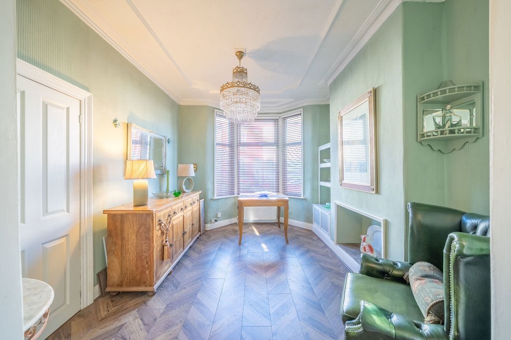 Property photo 2 of 18