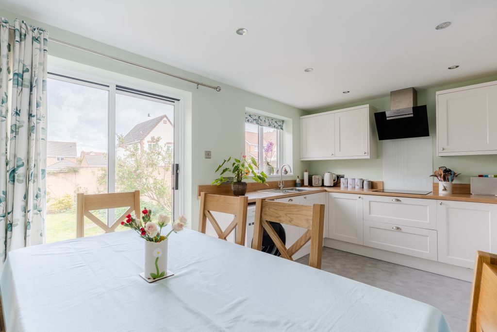 Property photo 1 of 15 Bakers Ground-12
