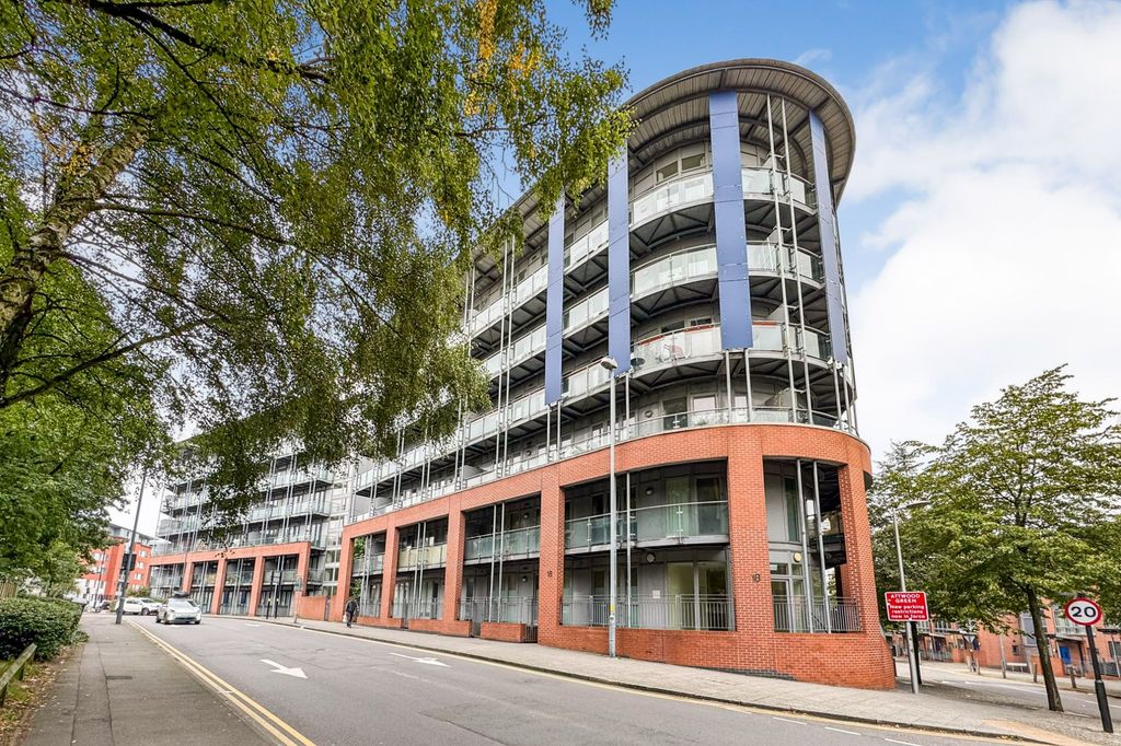 Property photo 2 of 4 Flat 18, 18 Wheeleys Lane, Edgbaston, Birmingham B15 2DX