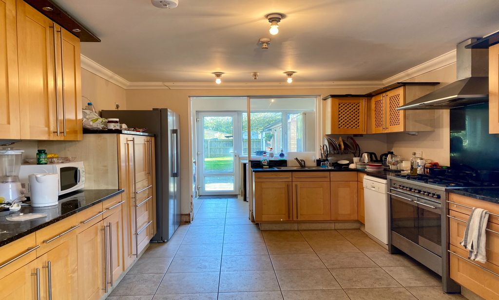 Property photo 2 of 17 Kitchen Area