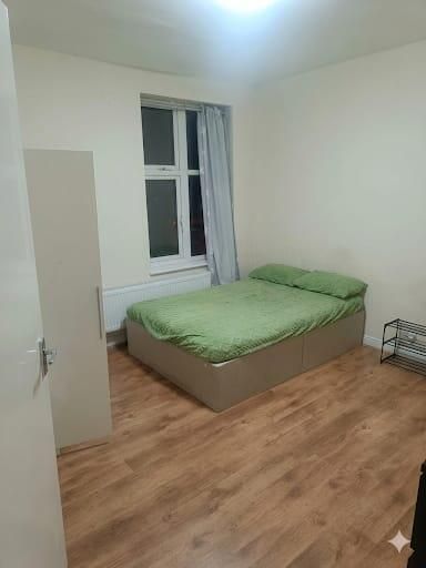 Property photo 2 of 5 Bedroom