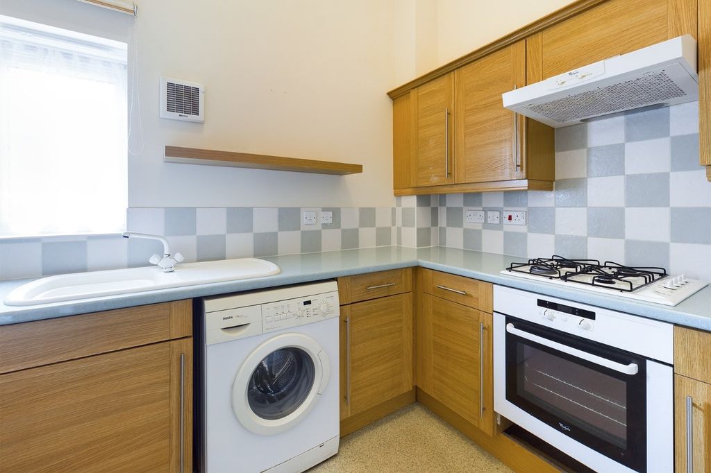 Property photo 3 of 8 Kitchen