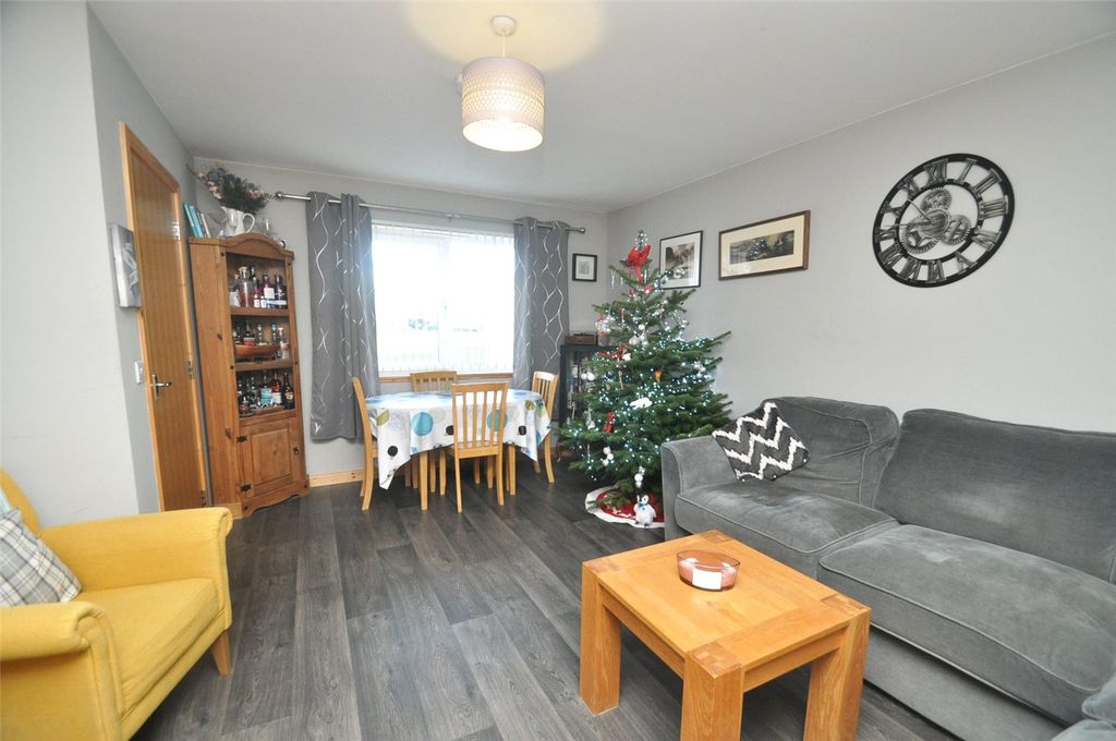 Property photo 3 of 17 Living Room