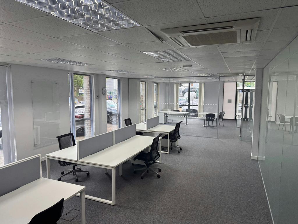 Property photo 3 of 8 Officea1.Jpeg