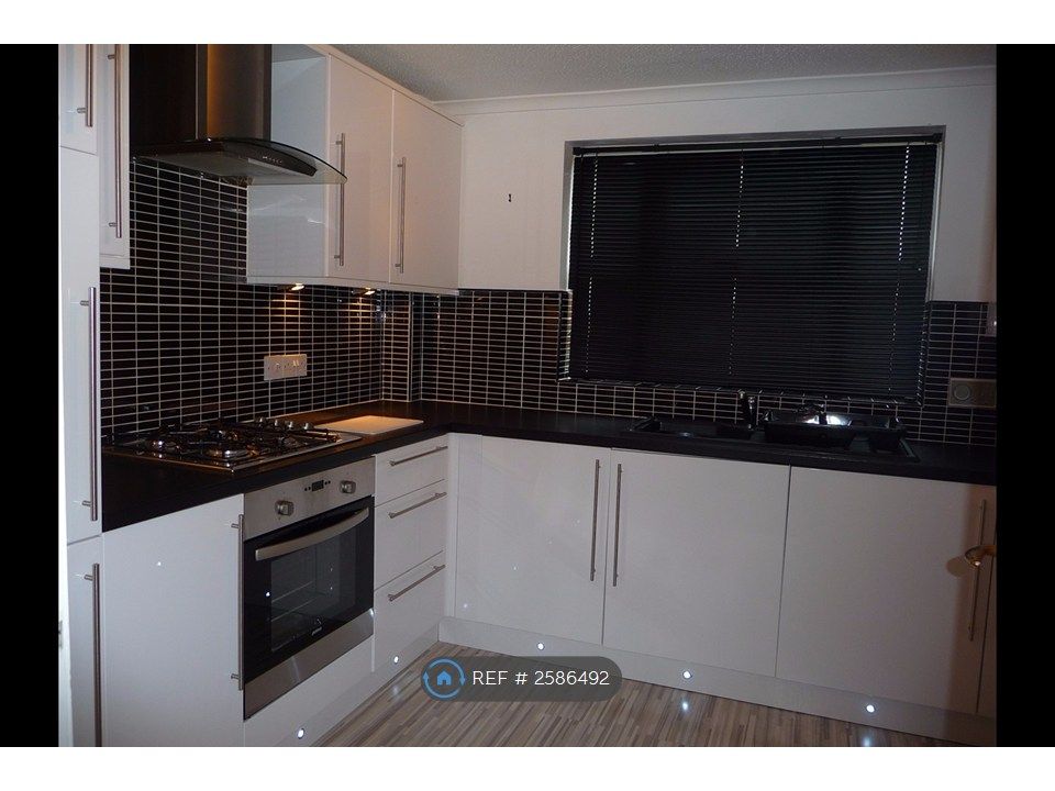 Property photo 2 of 8 Kitchen