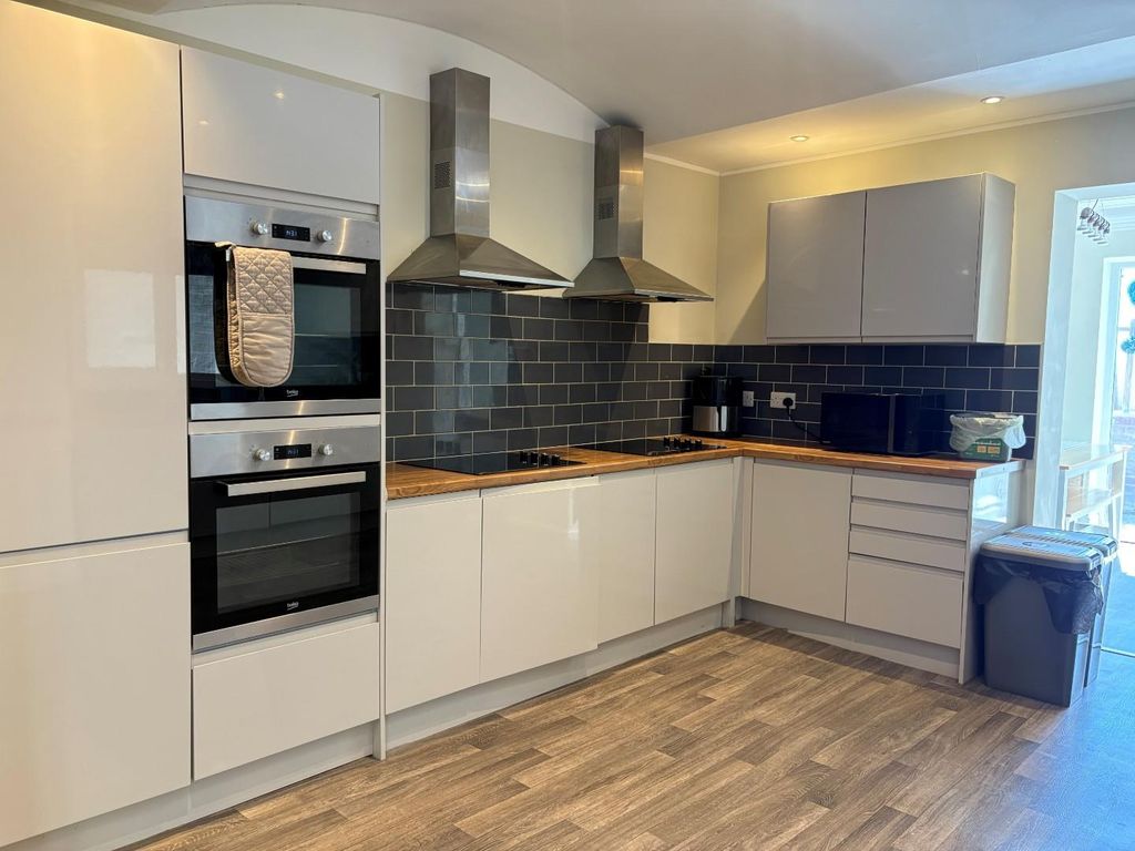 Property photo 3 of 9 13.Jpg