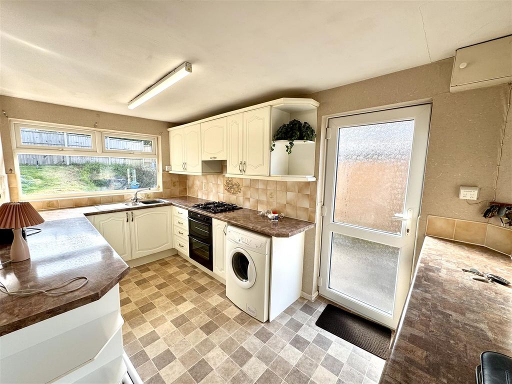 Property photo 3 of 15 Kitchen