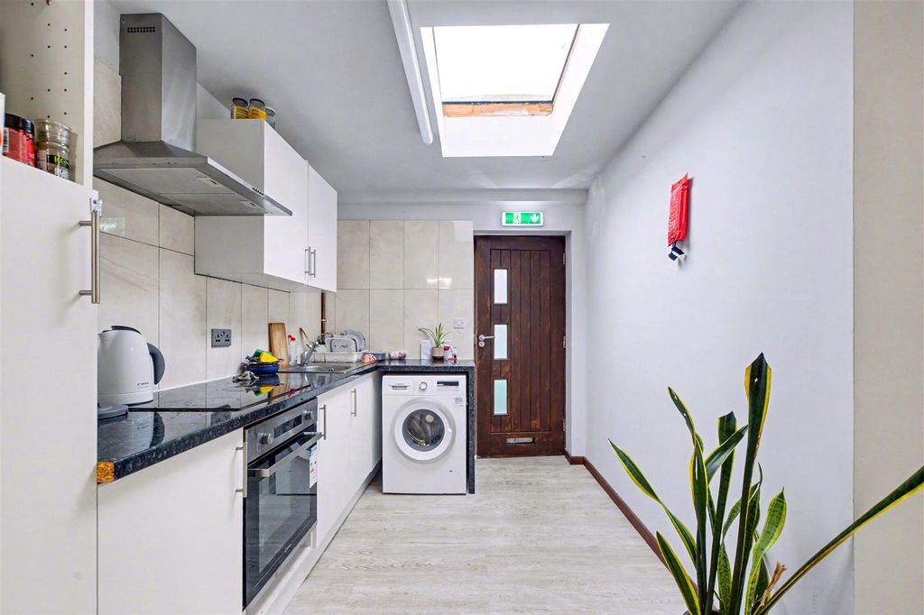 Property photo 3 of 32 Shared Gf Kitchen (3).Jpeg