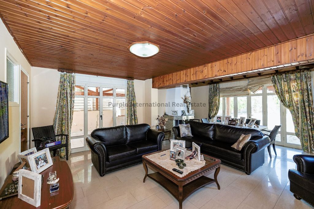 Property photo 3 of 44