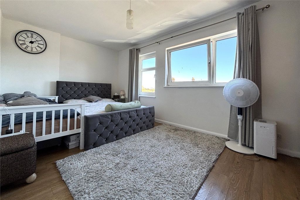 Property photo 3 of 7 Bedroom 1