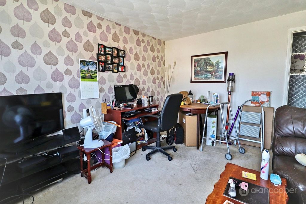 Property photo 3 of 14 5293785