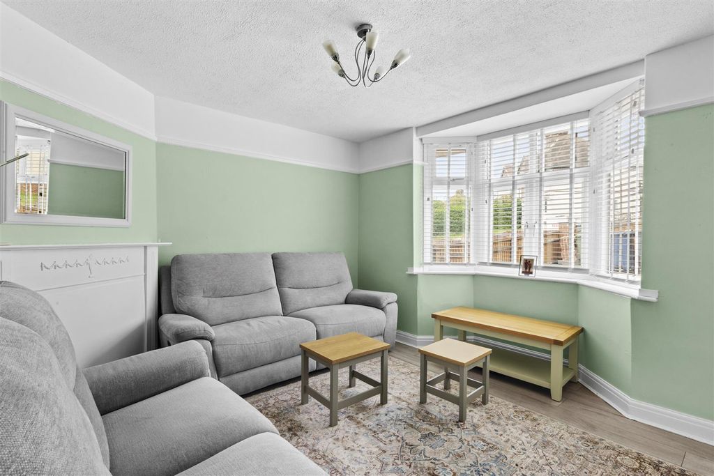 Property photo 2 of 14 Totteridge Rd-5.Jpg