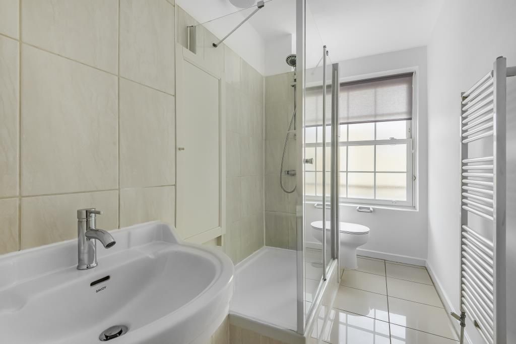 Property photo 3 of 10 Bathroom