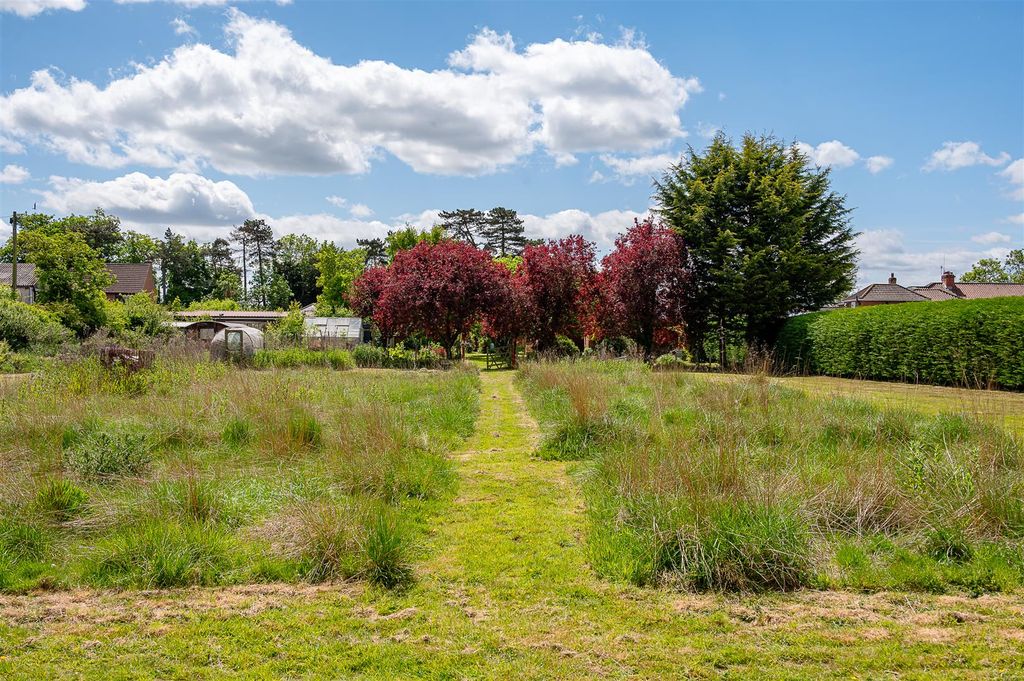Property photo 2 of 23 Paddock
