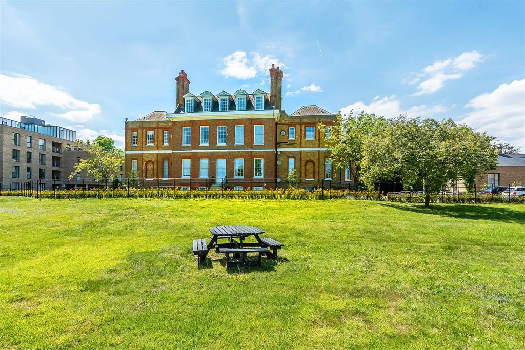 Property photo 2 of 27 5-Diston-Mansions-37.Jpg