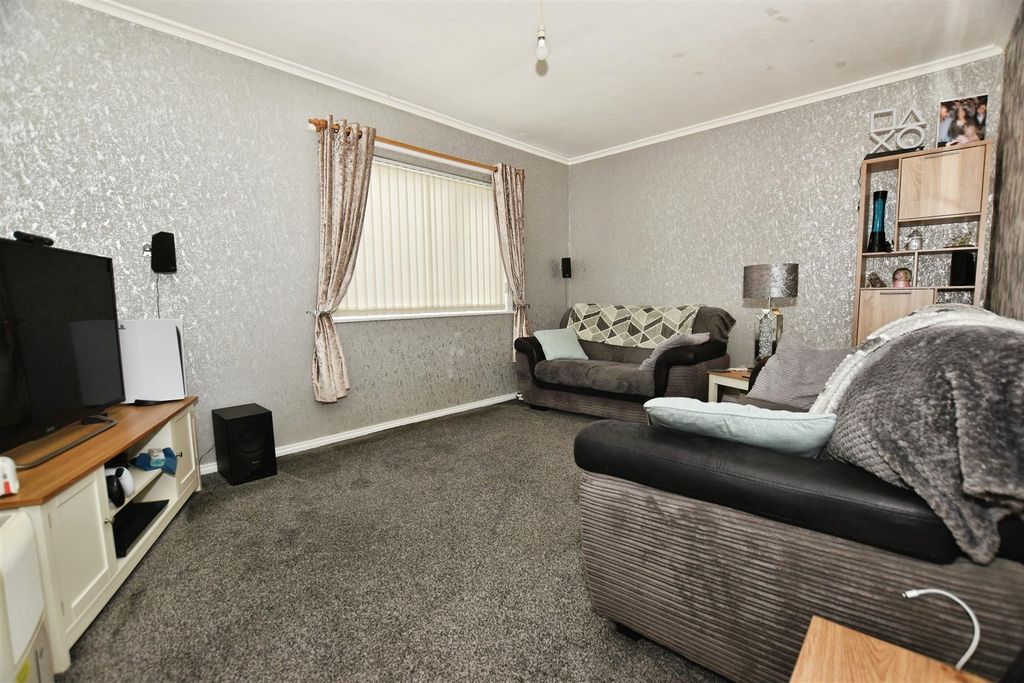 Property photo 3 of 19 Living Room