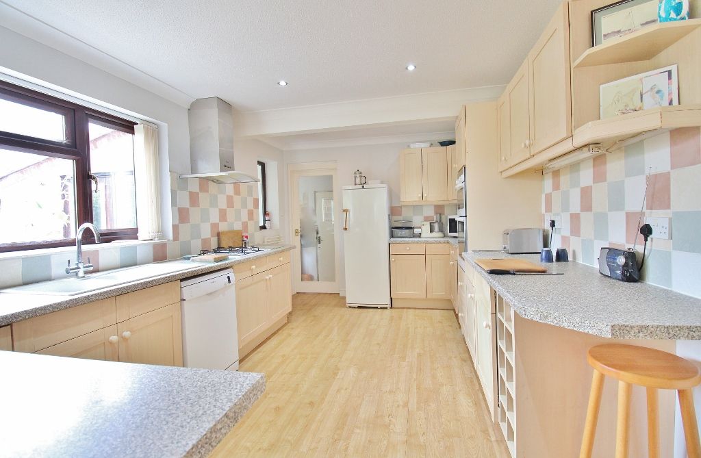 Property photo 3 of 34