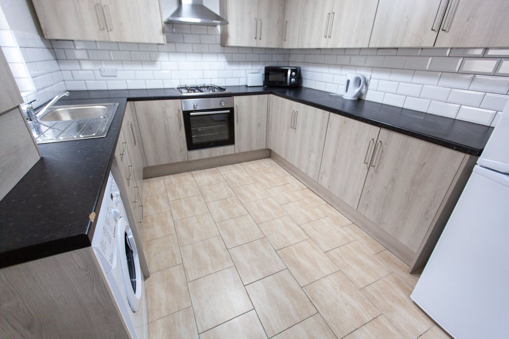 Property photo 2 of 5 1-02