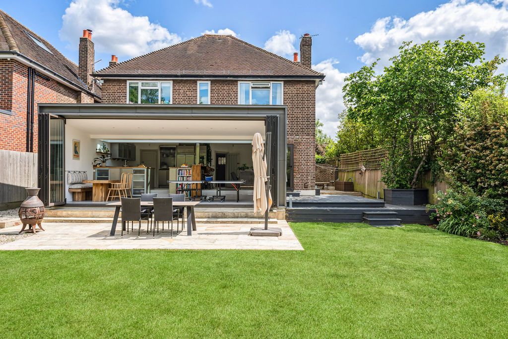 Property photo 1 of 40 Photo 3