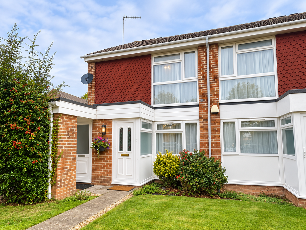 Property photo 1 of 8 Well-Presented Suburban Townhouse Facade