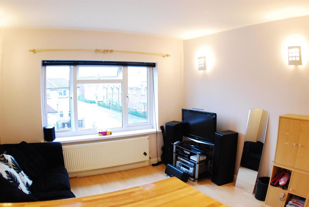 Property photo 2 of 6
