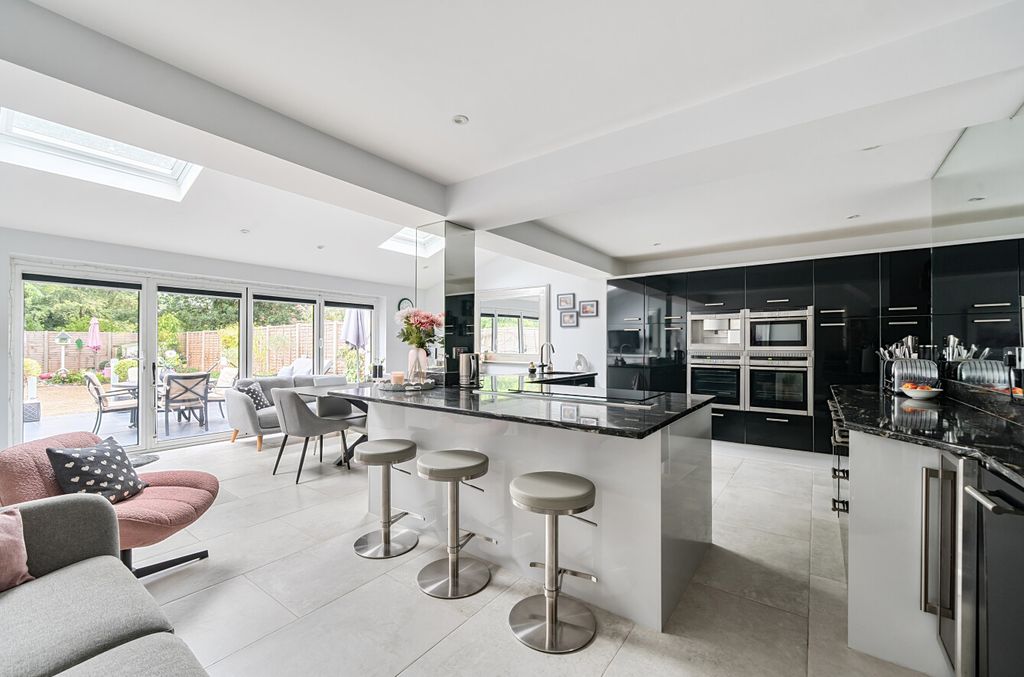 Property photo 2 of 22 1340986-7-68A331F...