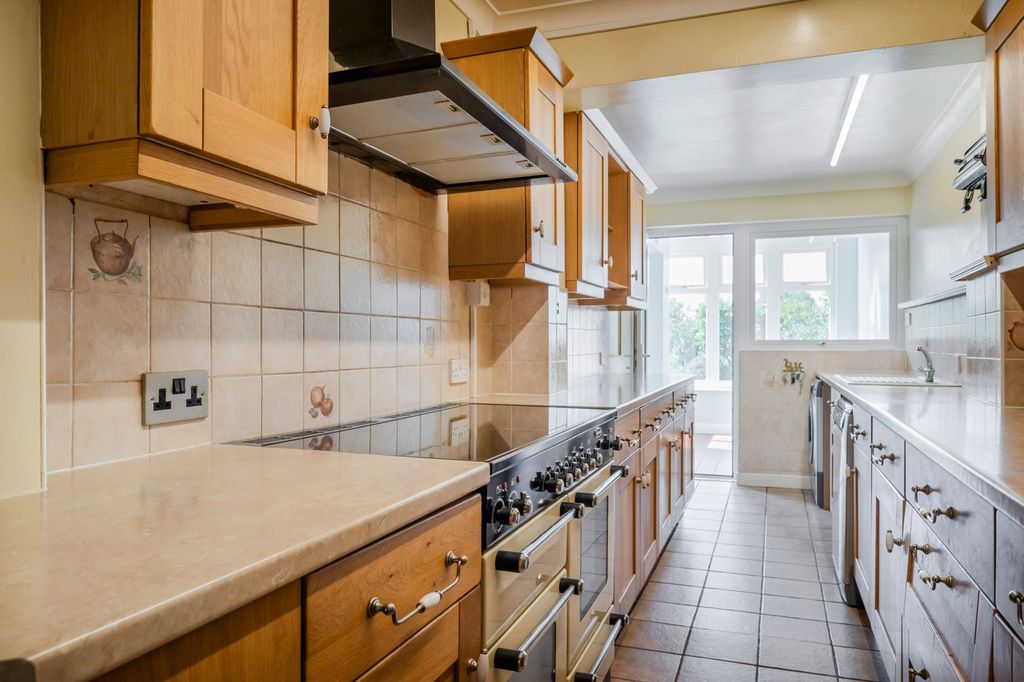 Property photo 3 of 16 Kitchen