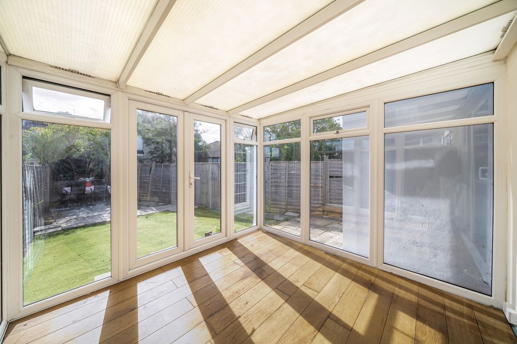 Property photo 2 of 21 Conservatory
