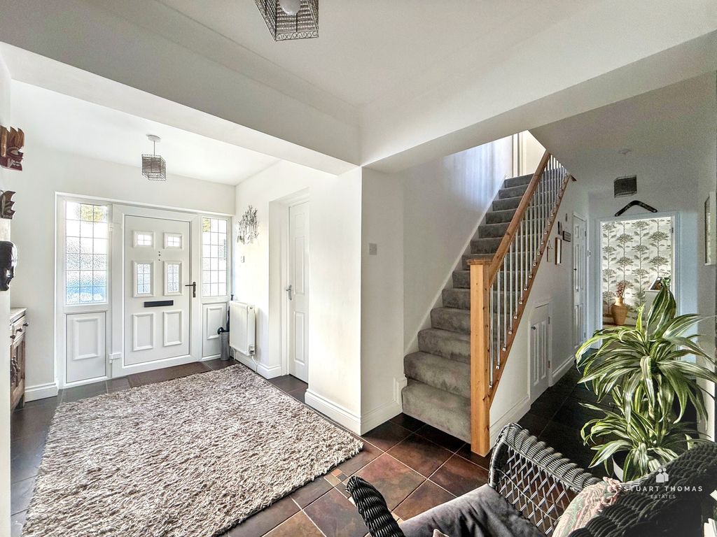 Property photo 2 of 25 27