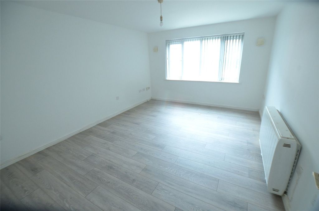 Property photo 2 of 9 Picture No. 11