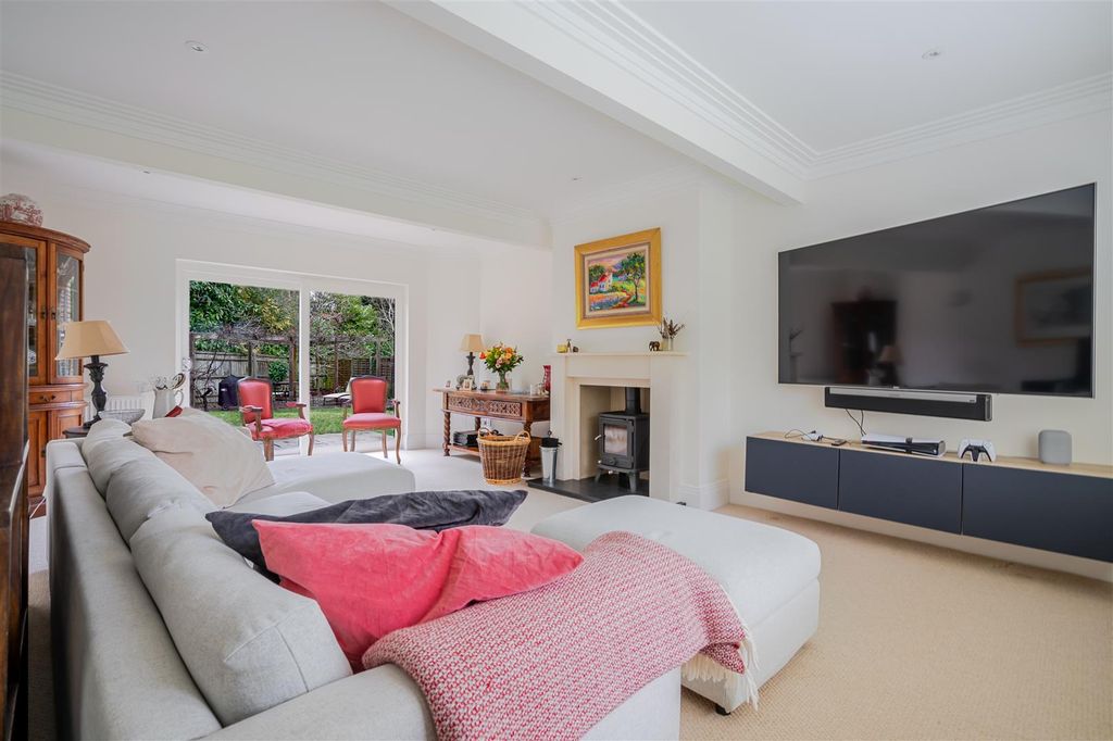 Property photo 2 of 12