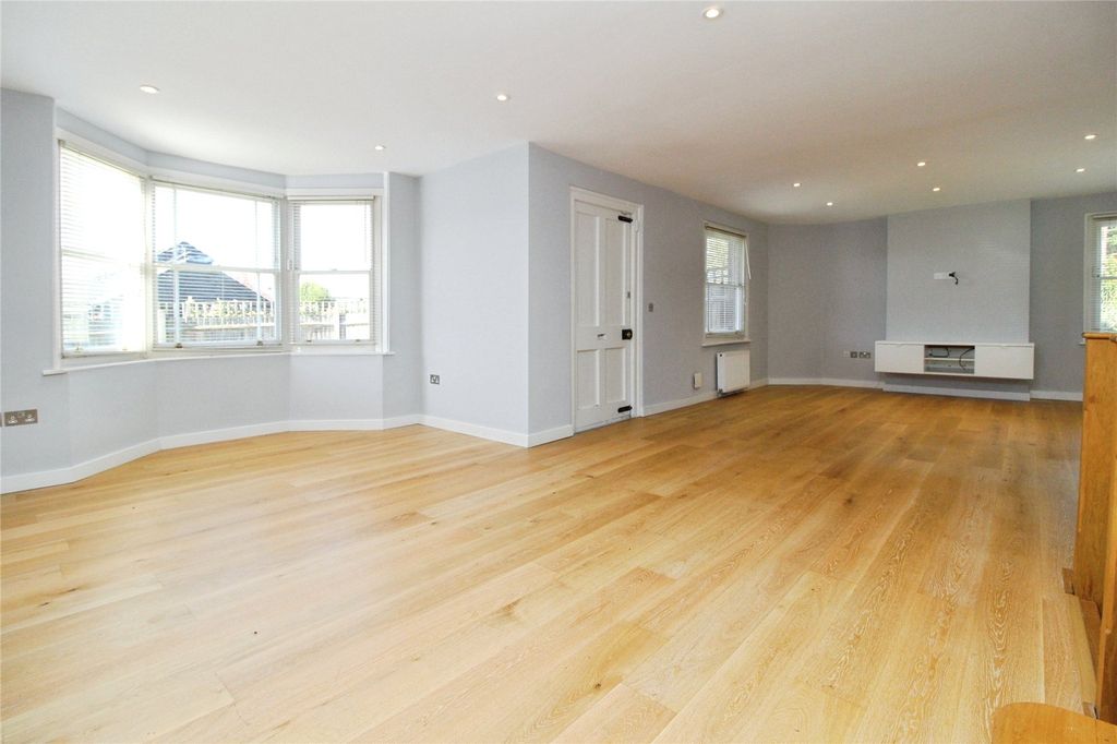 Property photo 2 of 27 Picture No. 07