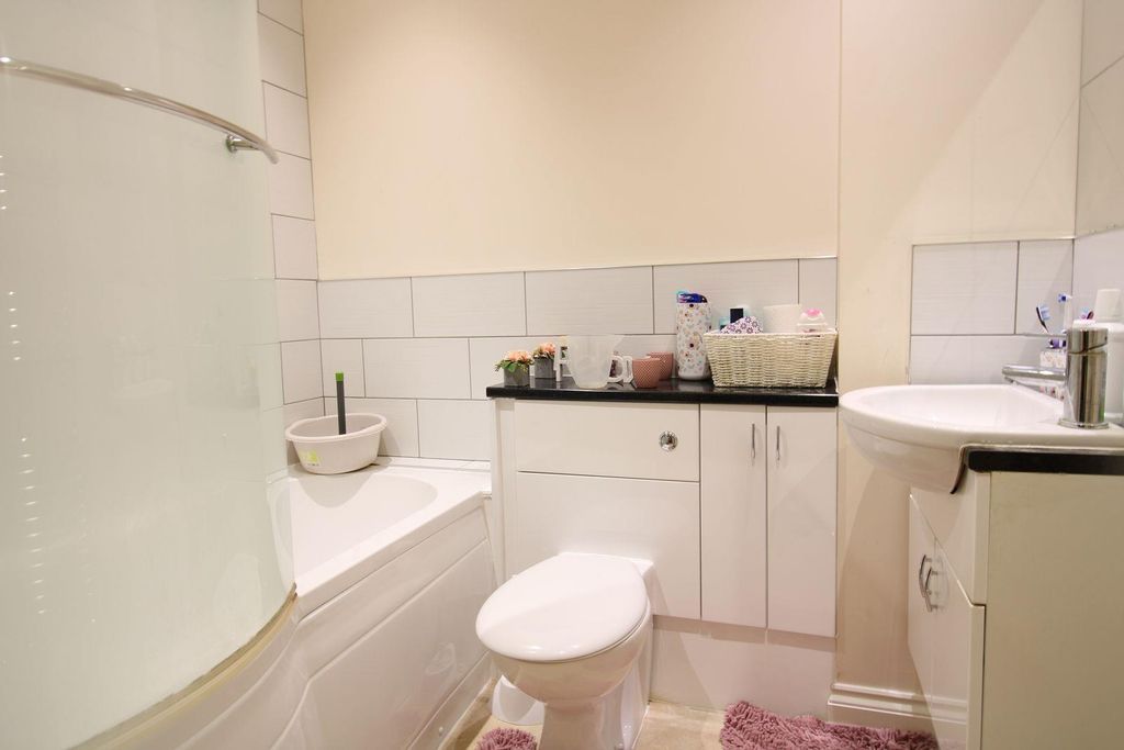 Property photo 3 of 4 Bathroom