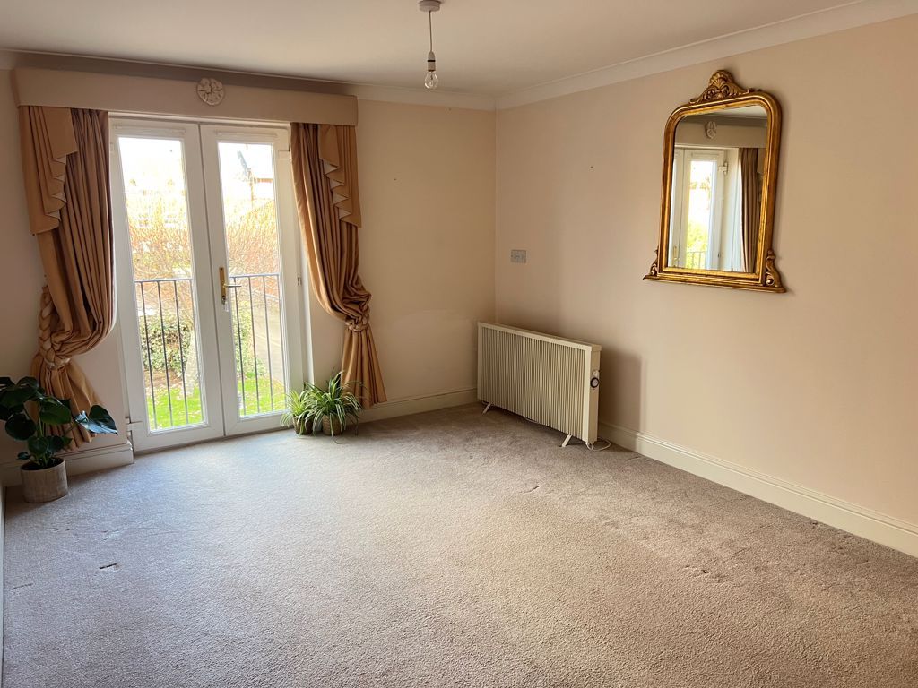 Property photo 3 of 13 Living Room