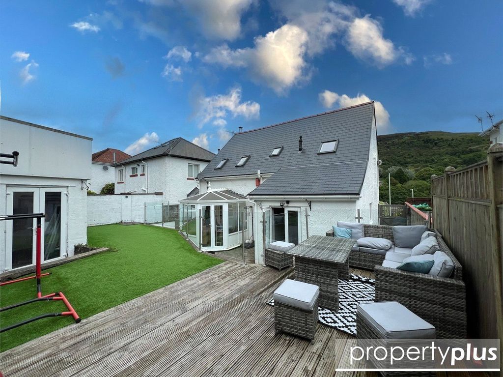 Property photo 3 of 19 Picture No. 02