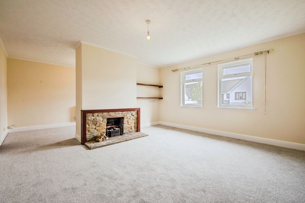 Property photo 3 of 19 Living Room